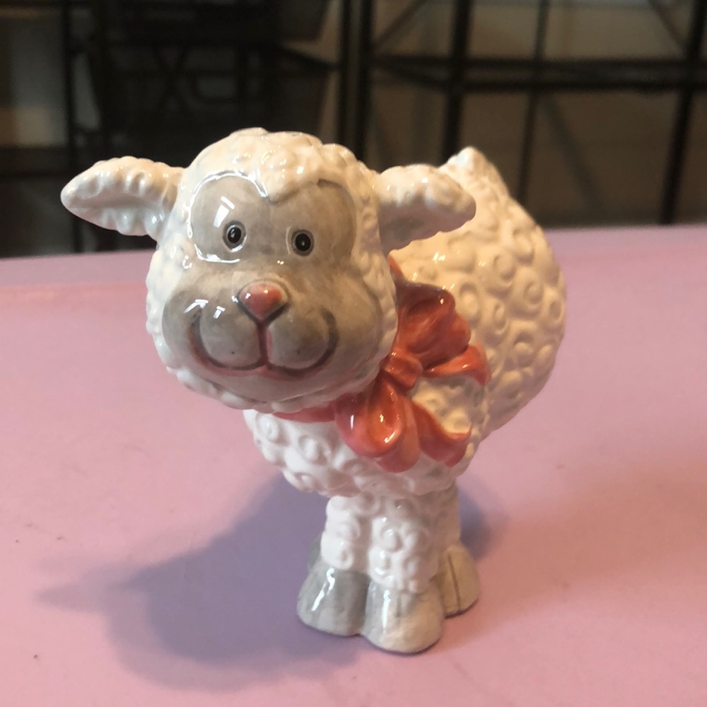 😊 VTG Super cute Sheep bobble, ceramic figurine😂